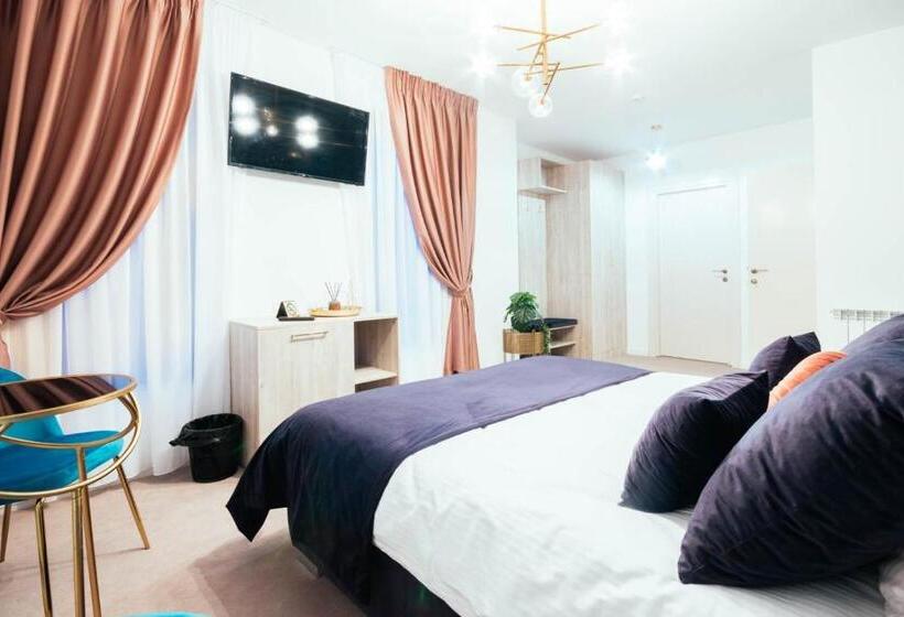 هتل Liane Boutique