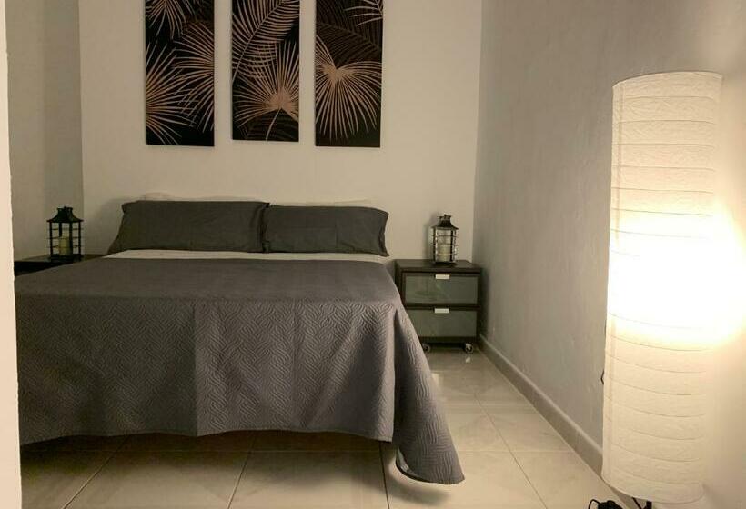 Pansiyon Comfort Aire Conditioner In Apartment Shared In Playa Las Vistas Los Cristianos Habitaciones, Stanza