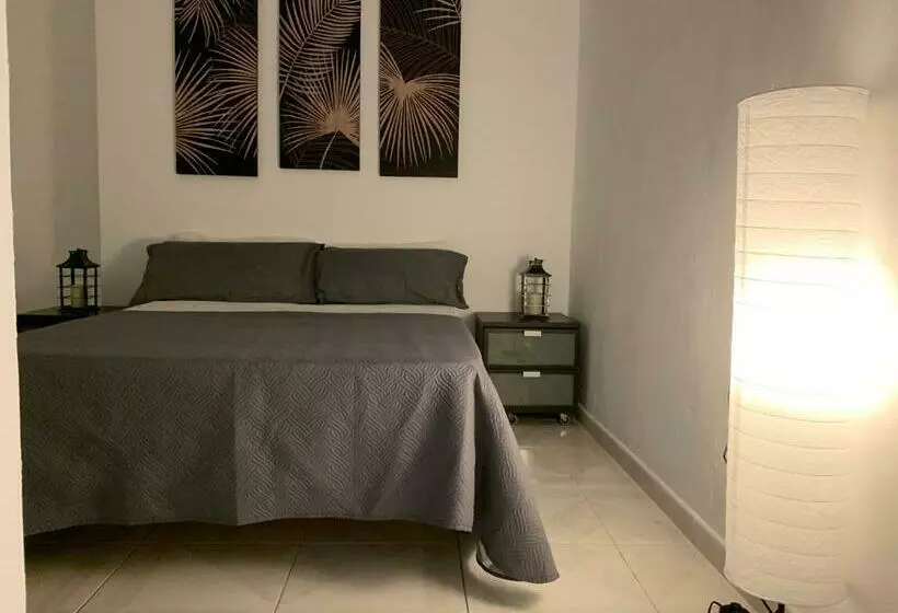پانسیون Comfort Aire Conditioner In Apartment Shared In Playa Las Vistas Los Cristianos Habitaciones, Stanza