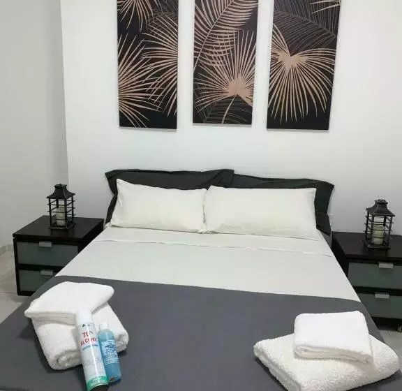 پانسیون Comfort Aire Conditioner In Apartment Shared In Playa Las Vistas Los Cristianos Habitaciones, Stanza