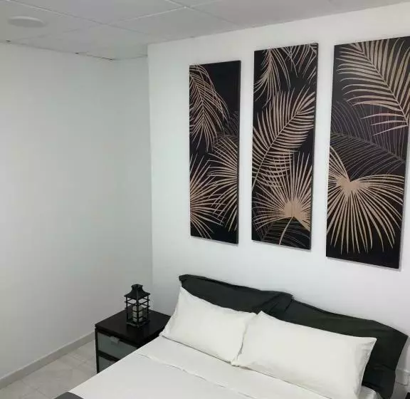 پانسیون Comfort Aire Conditioner In Apartment Shared In Playa Las Vistas Los Cristianos Habitaciones, Stanza