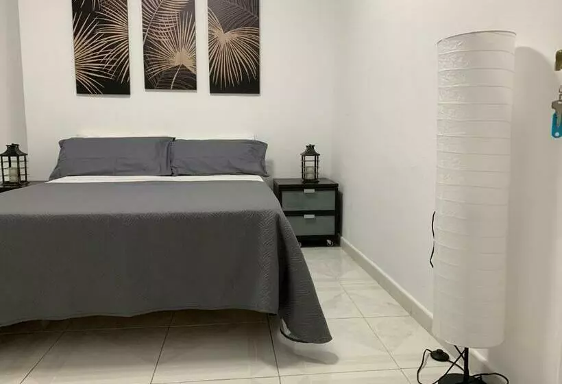 پانسیون Comfort Aire Conditioner In Apartment Shared In Playa Las Vistas Los Cristianos Habitaciones, Stanza