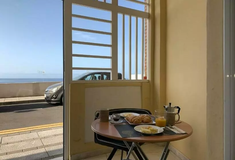 پانسیون Comfort Aire Conditioner In Apartment Shared In Playa Las Vistas Los Cristianos Habitaciones, Stanza