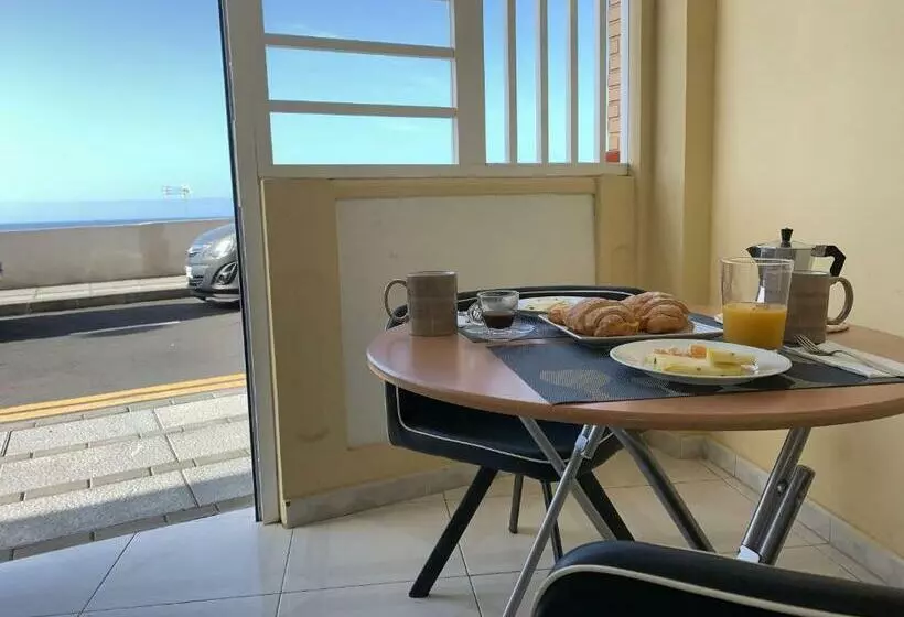 پانسیون Comfort Aire Conditioner In Apartment Shared In Playa Las Vistas Los Cristianos Habitaciones, Stanza