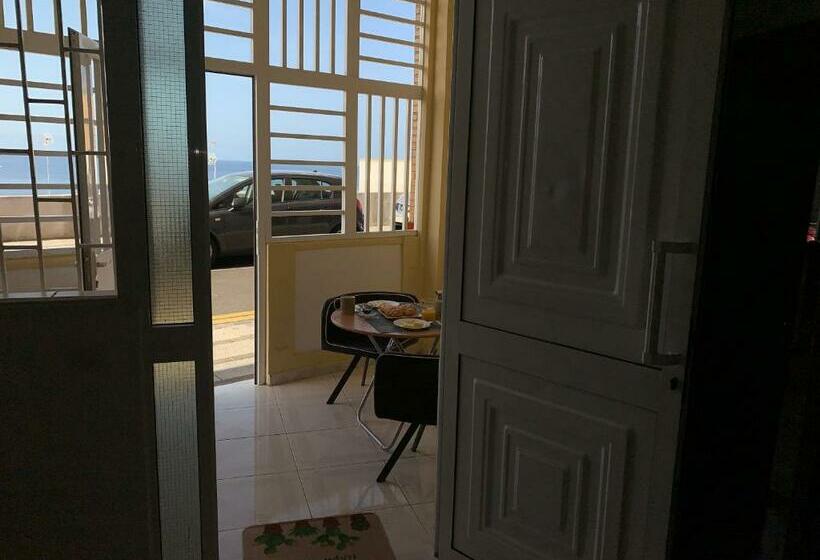 Pansiyon Comfort Aire Conditioner In Apartment Shared In Playa Las Vistas Los Cristianos Habitaciones, Stanza