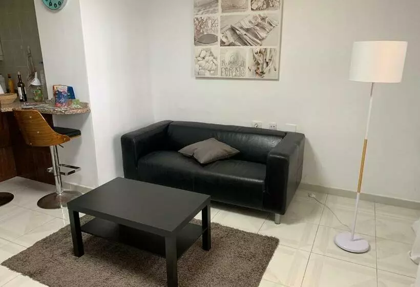 پانسیون Comfort Aire Conditioner In Apartment Shared In Playa Las Vistas Los Cristianos Habitaciones, Stanza