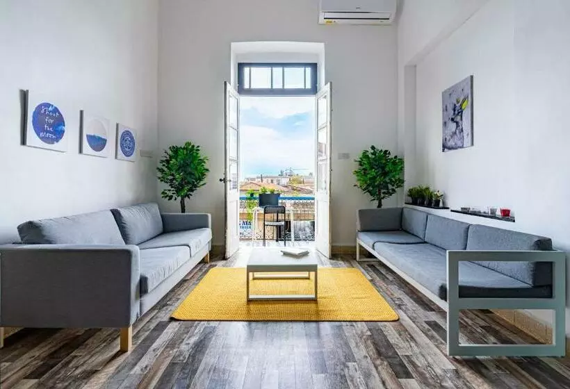Bee Hostel