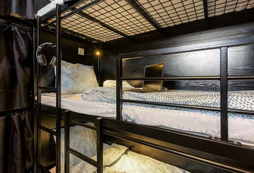 Bee Hostel