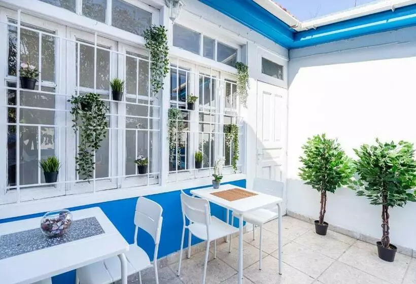Bee Hostel