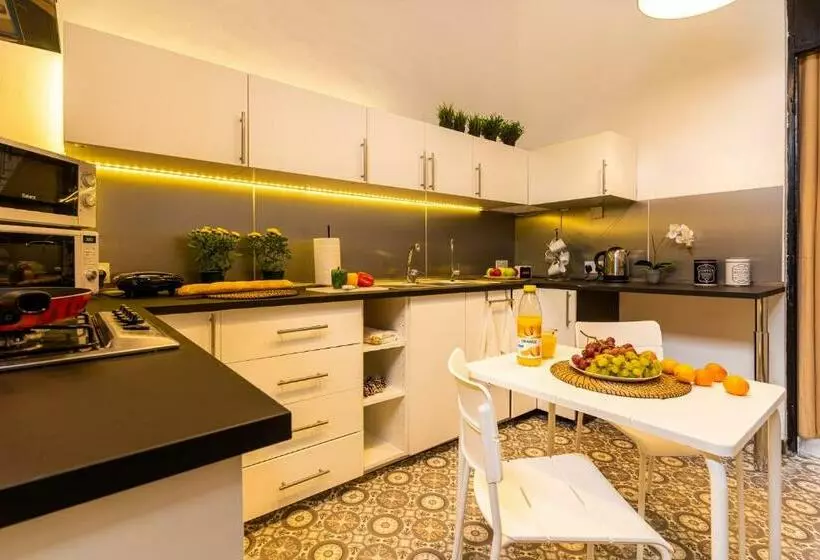 Bee Hostel