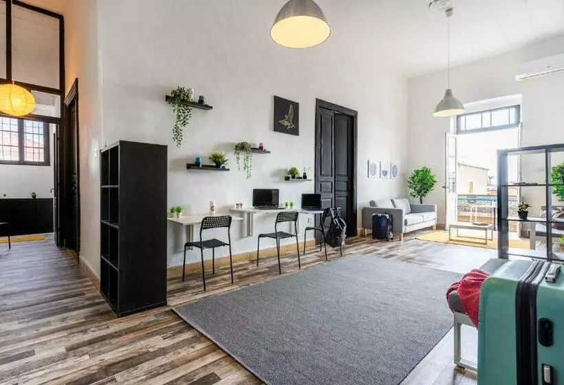 Bee Hostel