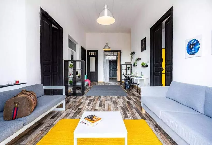 Bee Hostel