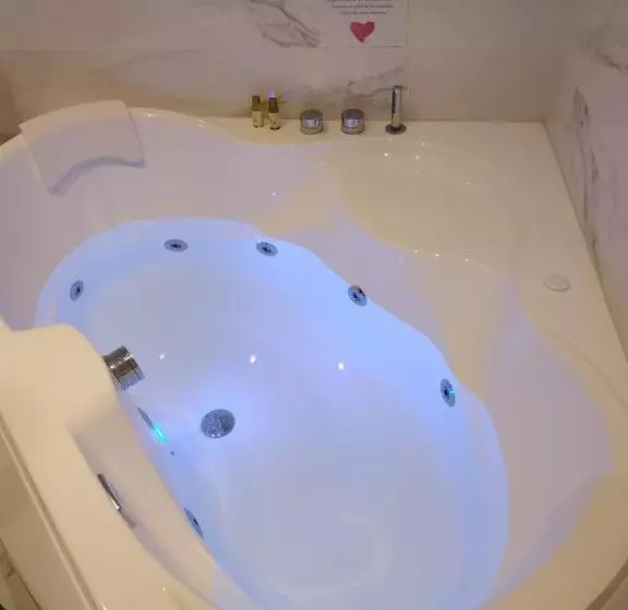 ホテル Suite 50 Nuances Avec Balnéothérapie Pour 2
