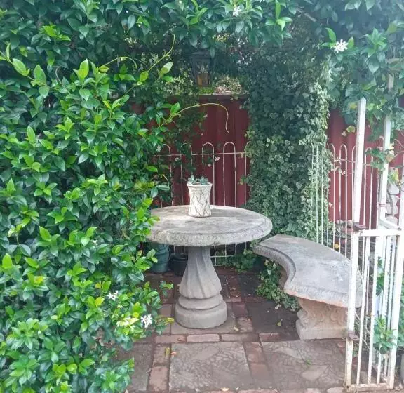 ペンション Sonhos Dreams Self Catering Garden Cottages