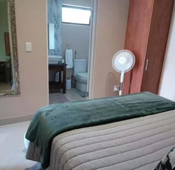 ペンション Sonhos Dreams Self Catering Garden Cottages