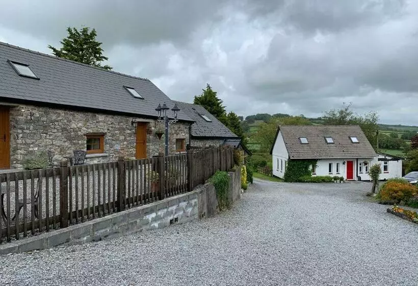 Majatalo The Reindeer Retreat Buttercup Twin