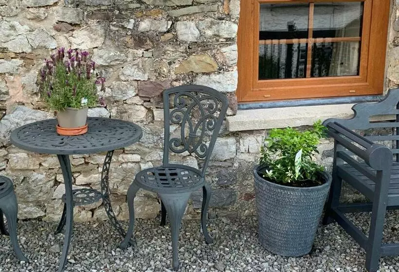 Majatalo The Reindeer Retreat Buttercup Twin