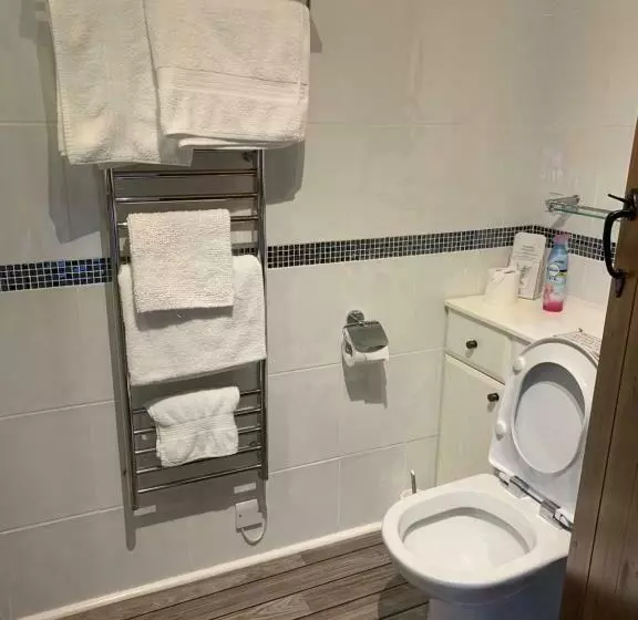 Majatalo The Reindeer Retreat Buttercup Twin