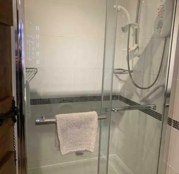 Majatalo The Reindeer Retreat Buttercup Twin