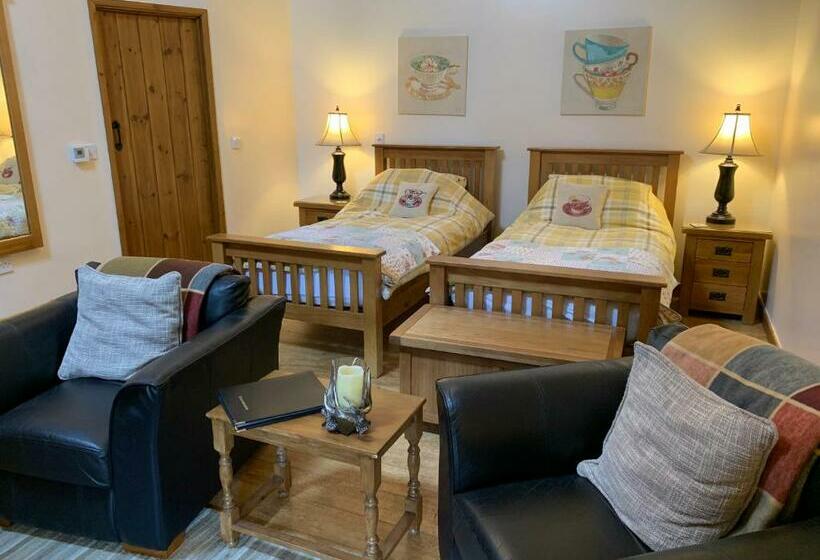 بنسيون The Reindeer Retreat Buttercup Twin