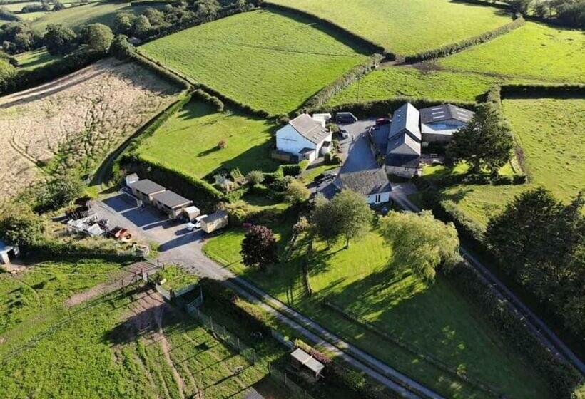 بنسيون The Reindeer Retreat Buttercup Twin