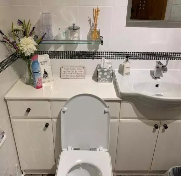 Majatalo The Reindeer Retreat Buttercup Twin