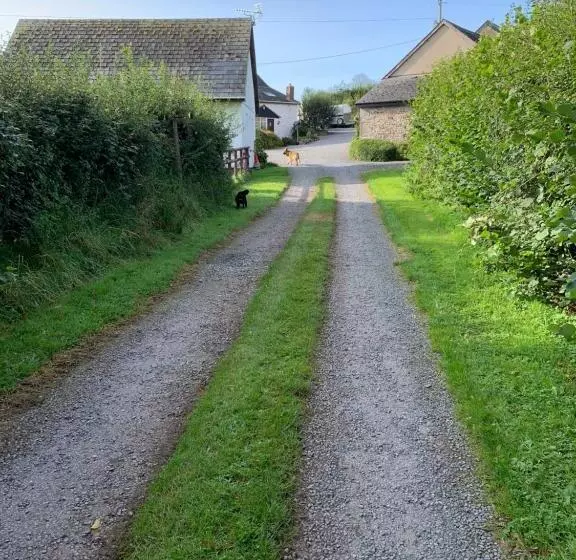 Majatalo The Reindeer Retreat Buttercup Twin