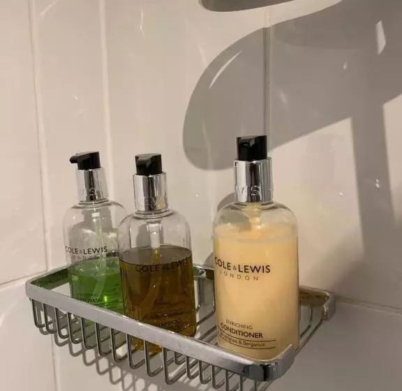 Majatalo The Reindeer Retreat Buttercup Twin