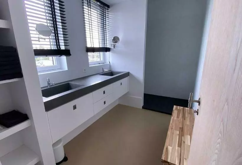 Aamiaismajoitus (B&B) Kaap Hoorn Club Bed En Breakfast