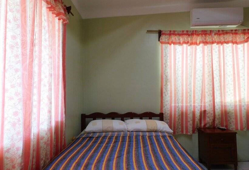 Отель Casa De Huéspedes Yoli By Rotamundos