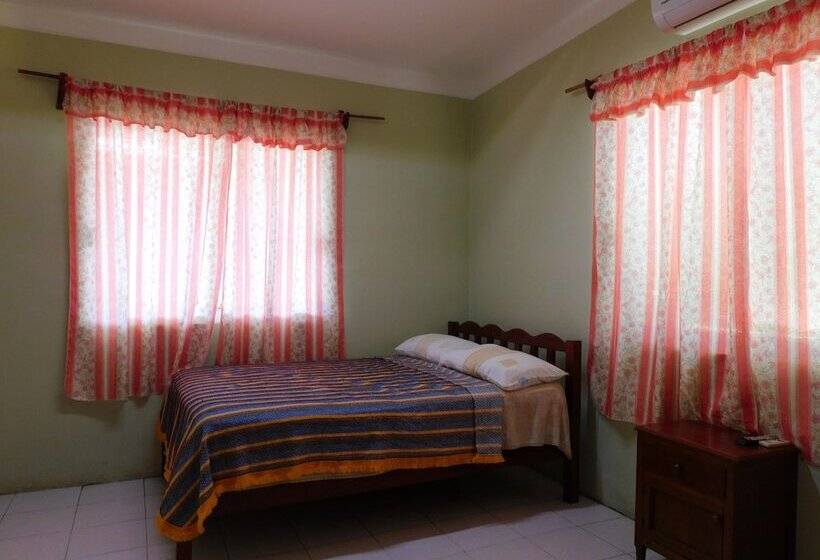 Отель Casa De Huéspedes Yoli By Rotamundos