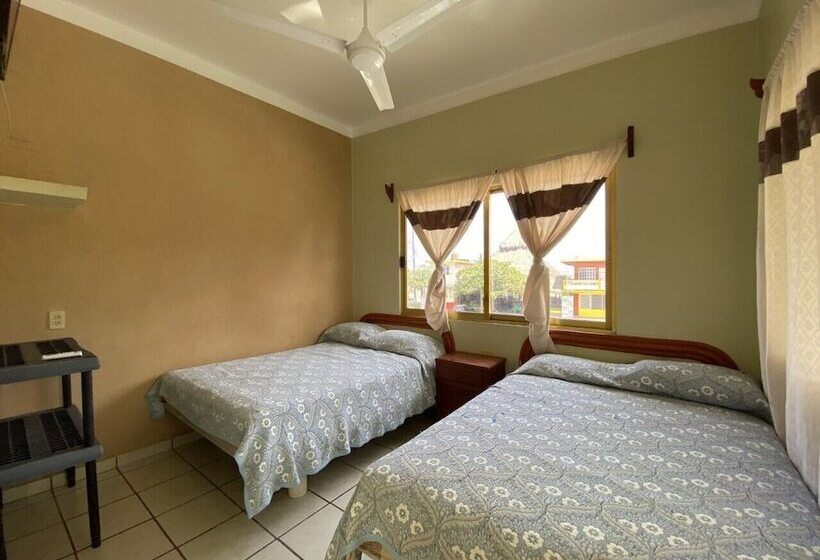 Отель Casa De Huéspedes Yoli By Rotamundos