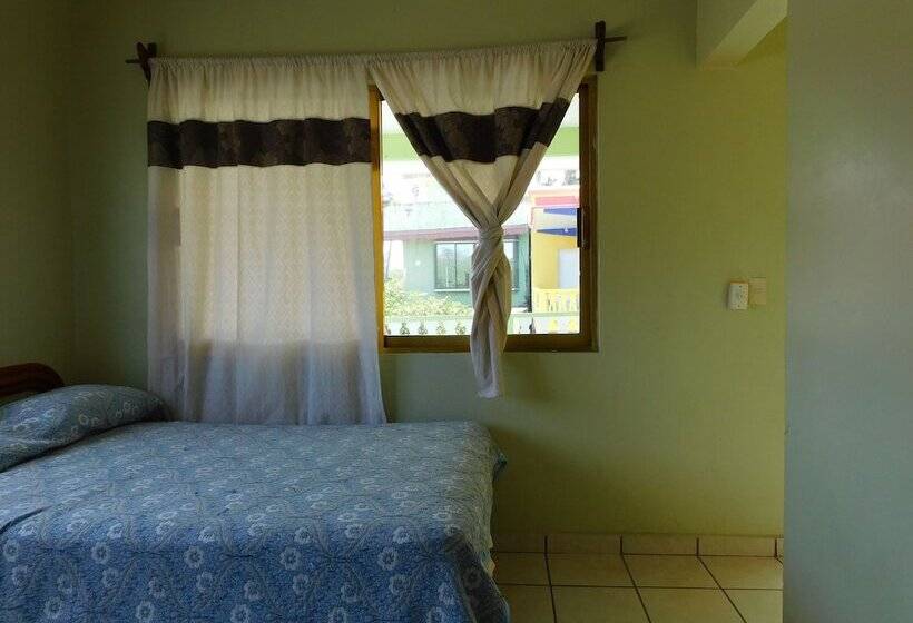 Отель Casa De Huéspedes Yoli By Rotamundos