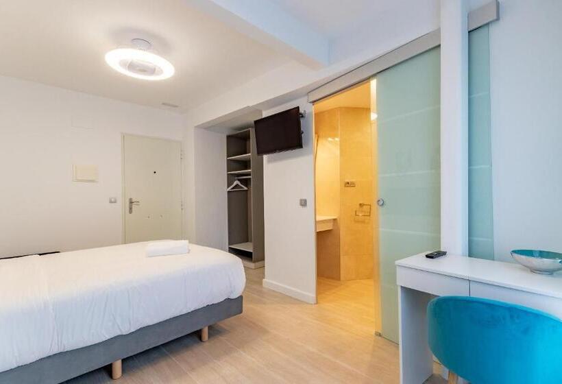 Пансион Cruces Metro Rooms