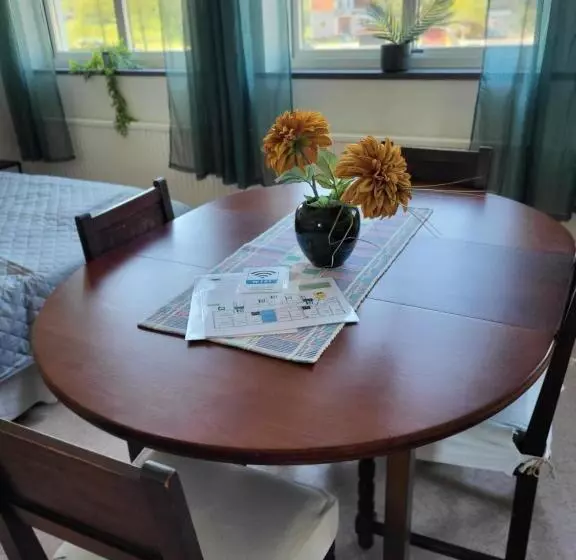 ユースホステル Kg Sleepover & Ställplats