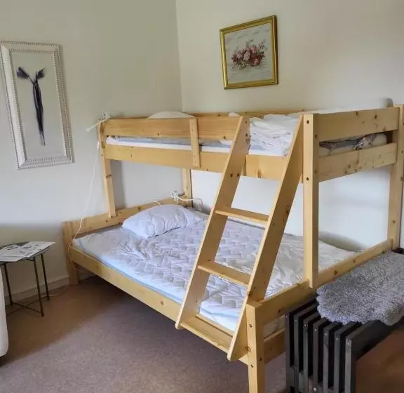 ユースホステル Kg Sleepover & Ställplats