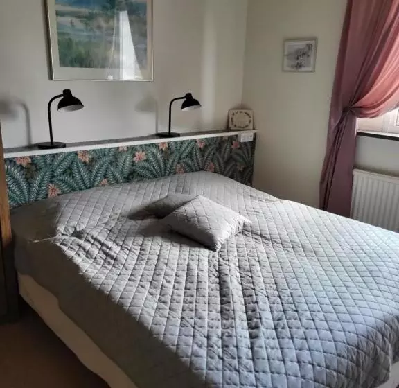 ユースホステル Kg Sleepover & Ställplats