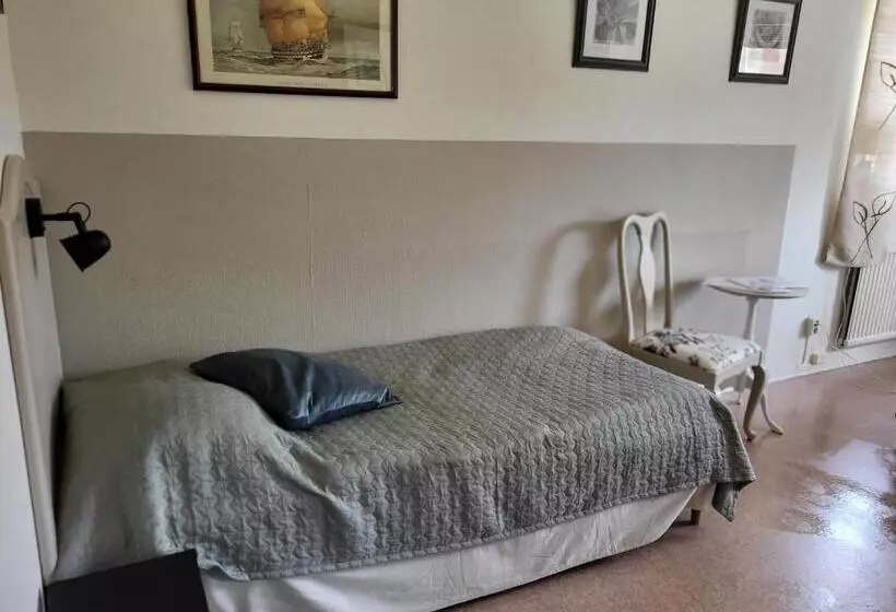 ユースホステル Kg Sleepover & Ställplats