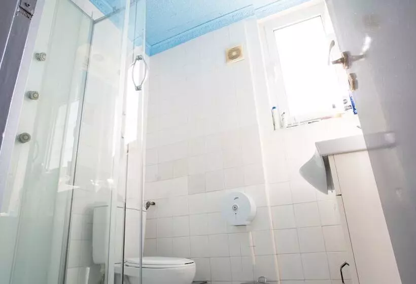 Athens International Youth Hotel And Hostel