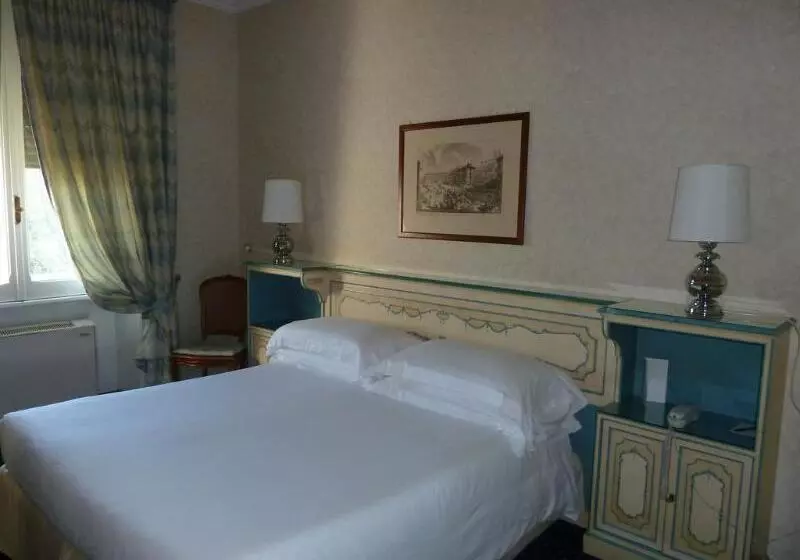 בית מלון כפרי Aldrovandi Residence City Suites