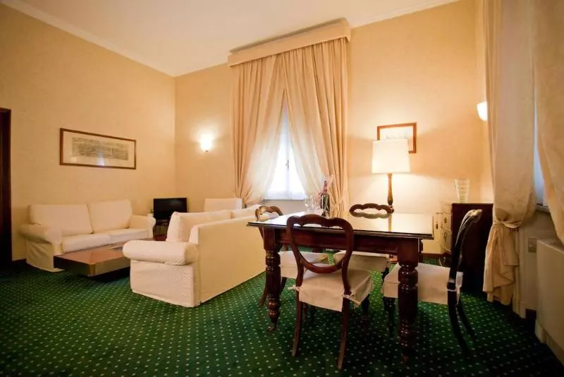 בית מלון כפרי Aldrovandi Residence City Suites