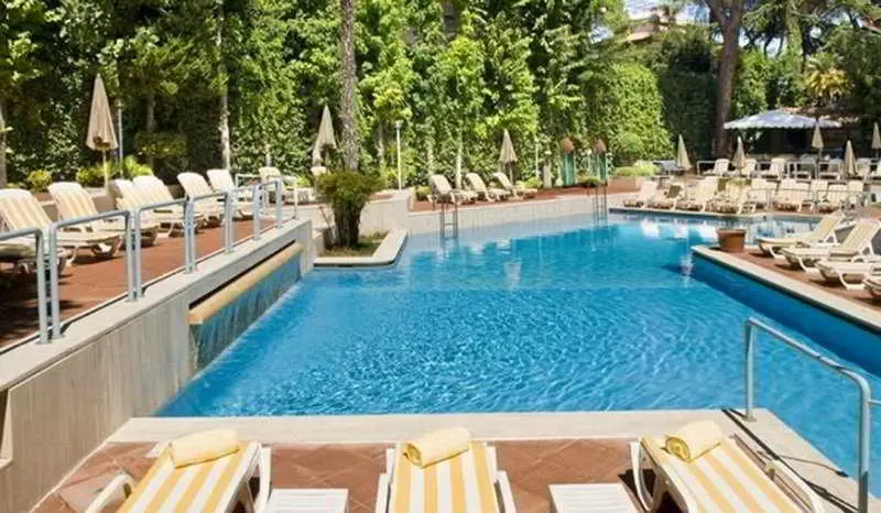 בית מלון כפרי Aldrovandi Residence City Suites