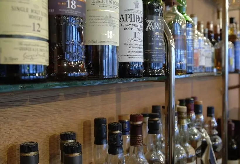 Отель Hehrne Kök & Konferens