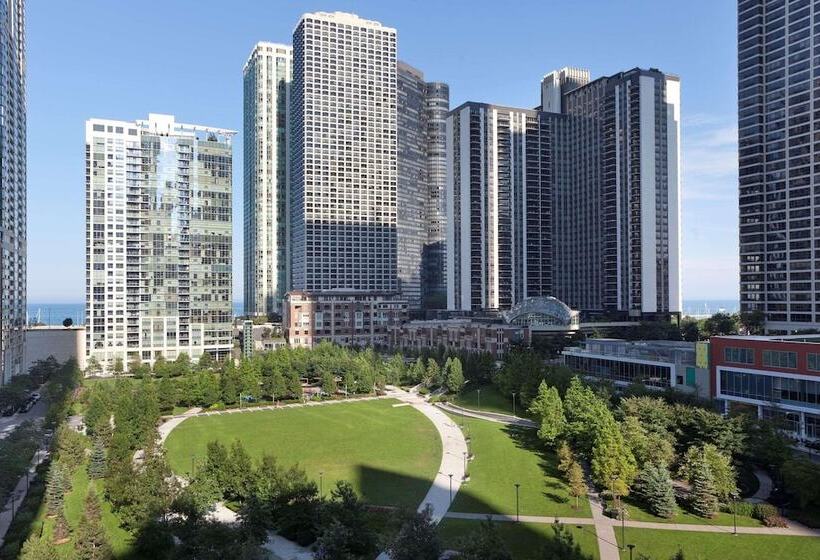 Radisson Blu Aqua Hotel, Chicago