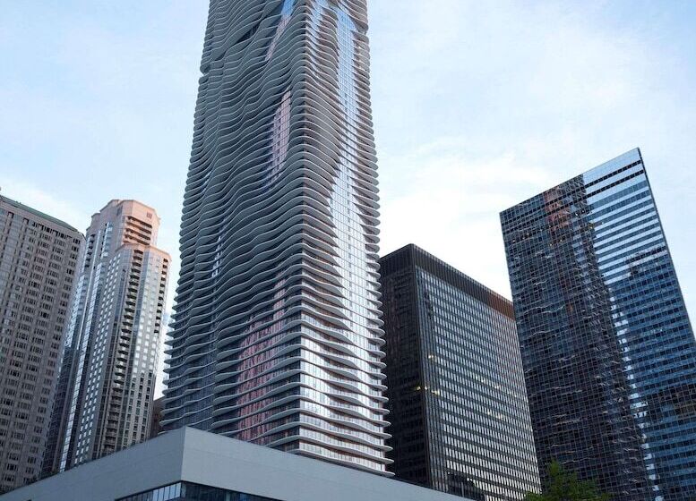 Radisson Blu Aqua Hotel, Chicago