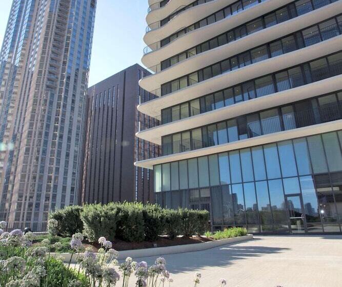 Radisson Blu Aqua Hotel, Chicago