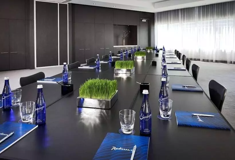 Radisson Blu Aqua Hotel, Chicago