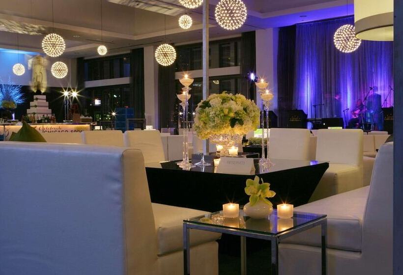 Radisson Blu Aqua Hotel, Chicago