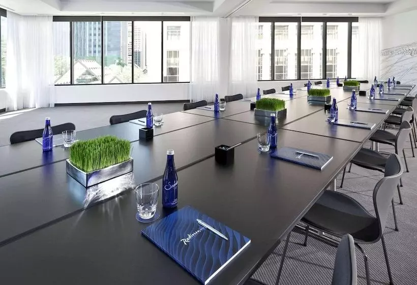 Radisson Blu Aqua Hotel, Chicago