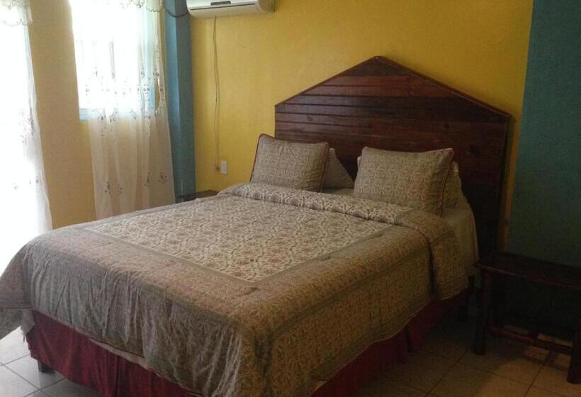 La Delphina Bed And Breakfast Bar And Grill